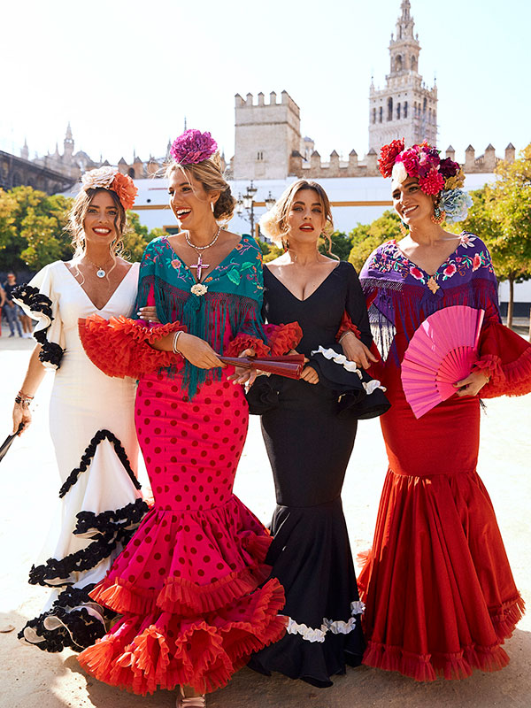 Tienda de telas y mercería online, especialistas en  telas para trajes y vestidos rocieros y flamencos.